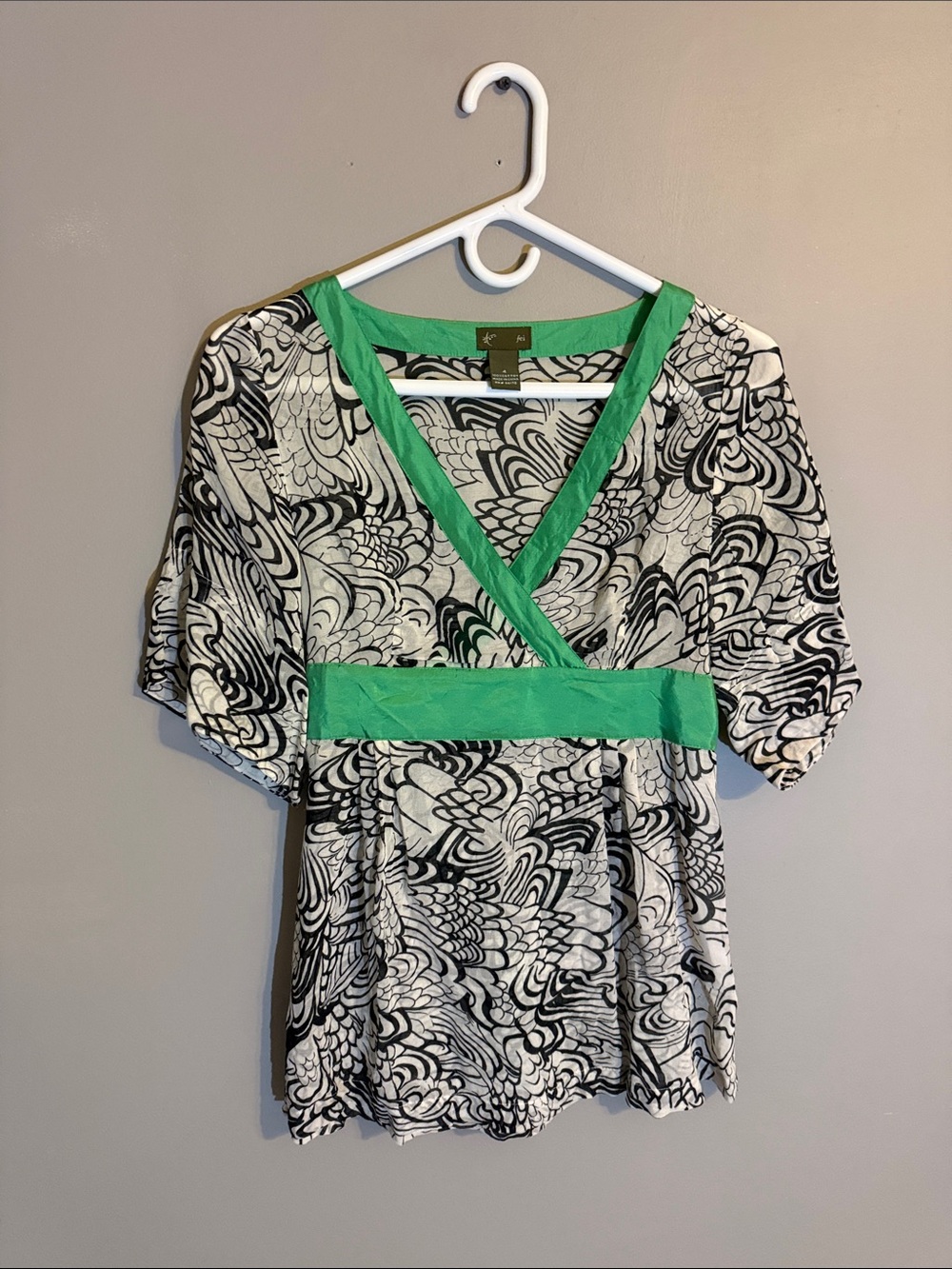 Y2K Anthropologie “ Fei” Babydoll Top. Black/Off White/Green.  Size 4